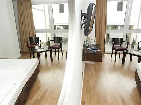 Dk Hotel 3*